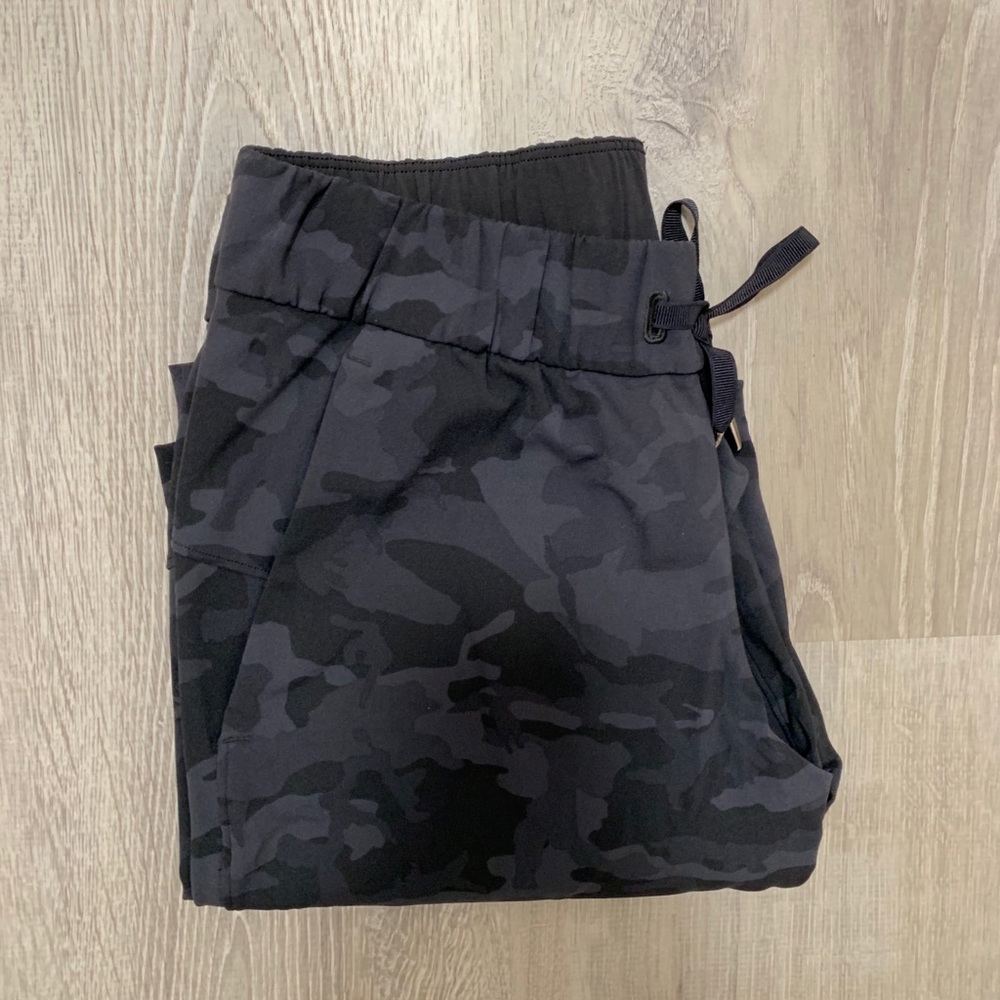 Lululemon Camo On the Fly Pant 27”